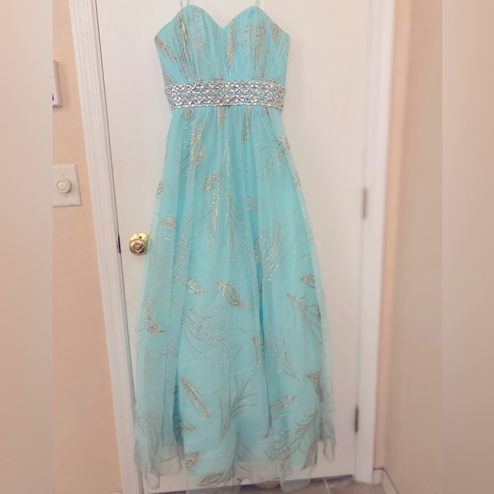 Aqua maxi prom dress. Size: Jrs 7